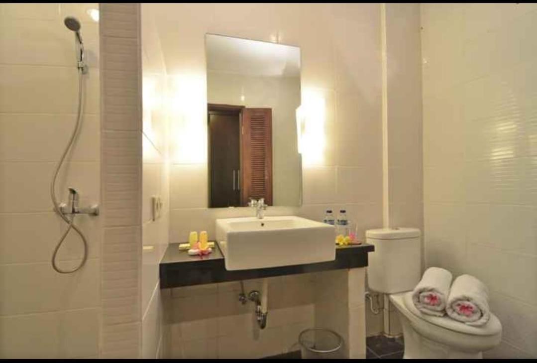 Dalia Budget Hotel Senggigi Exteriör bild