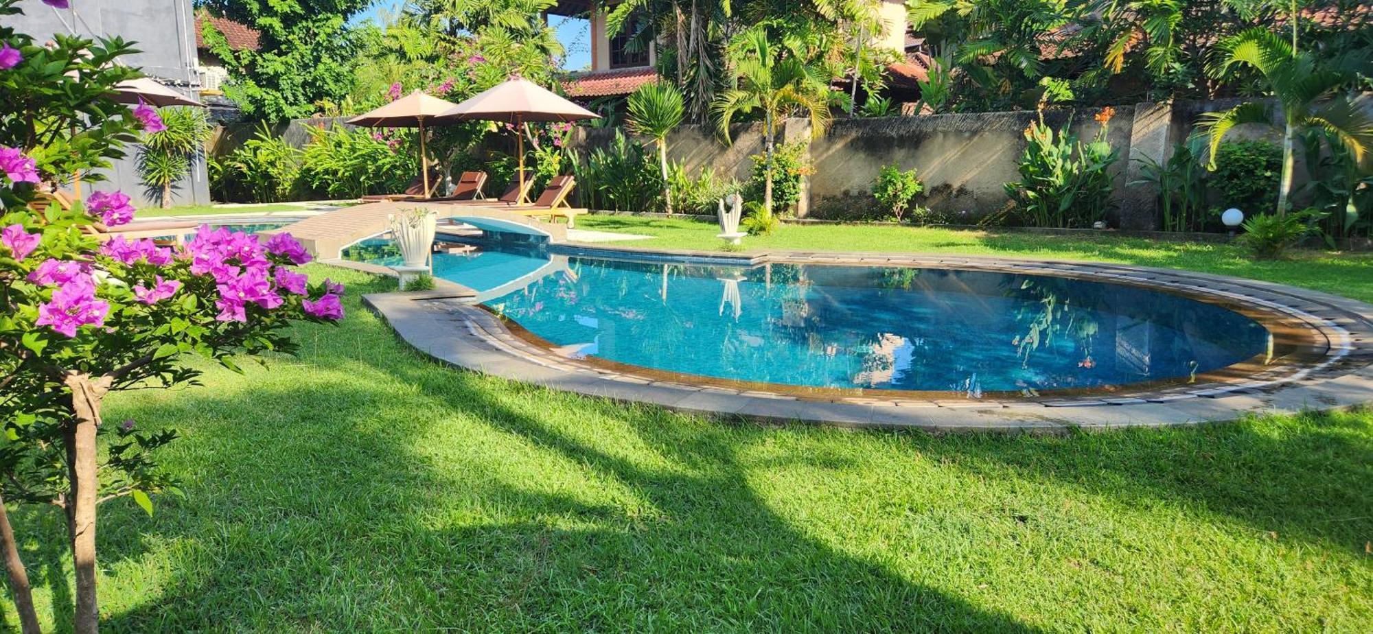 Dalia Budget Hotel Senggigi Exteriör bild